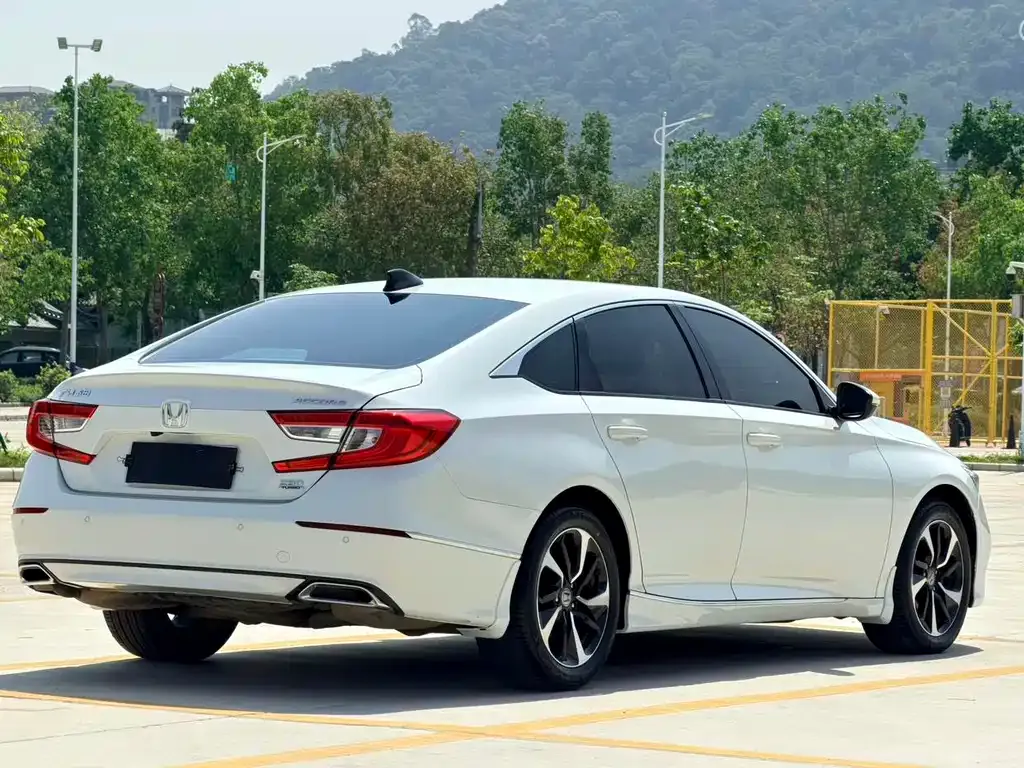 Honda Accord — фото 9