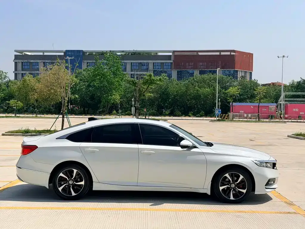 Honda Accord — фото 2