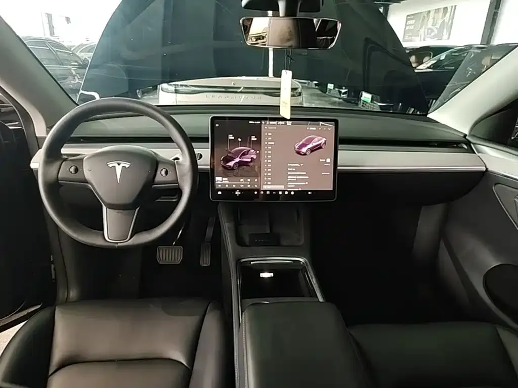 Tesla Model Y — фото 2