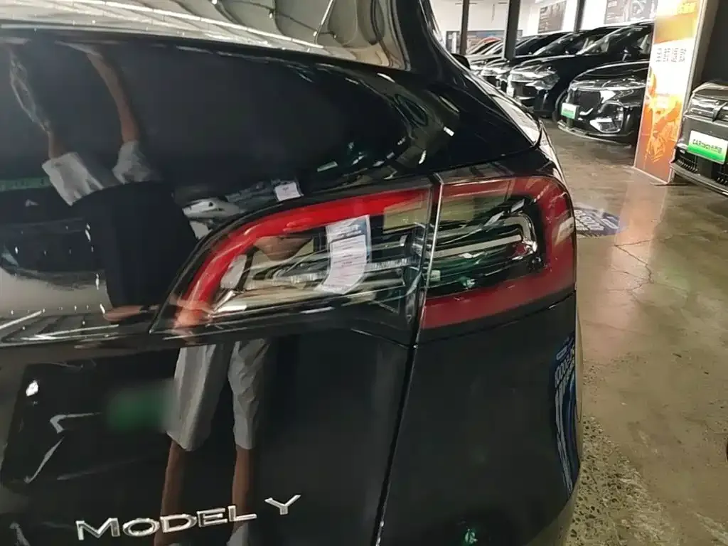 Tesla Model Y — фото 4