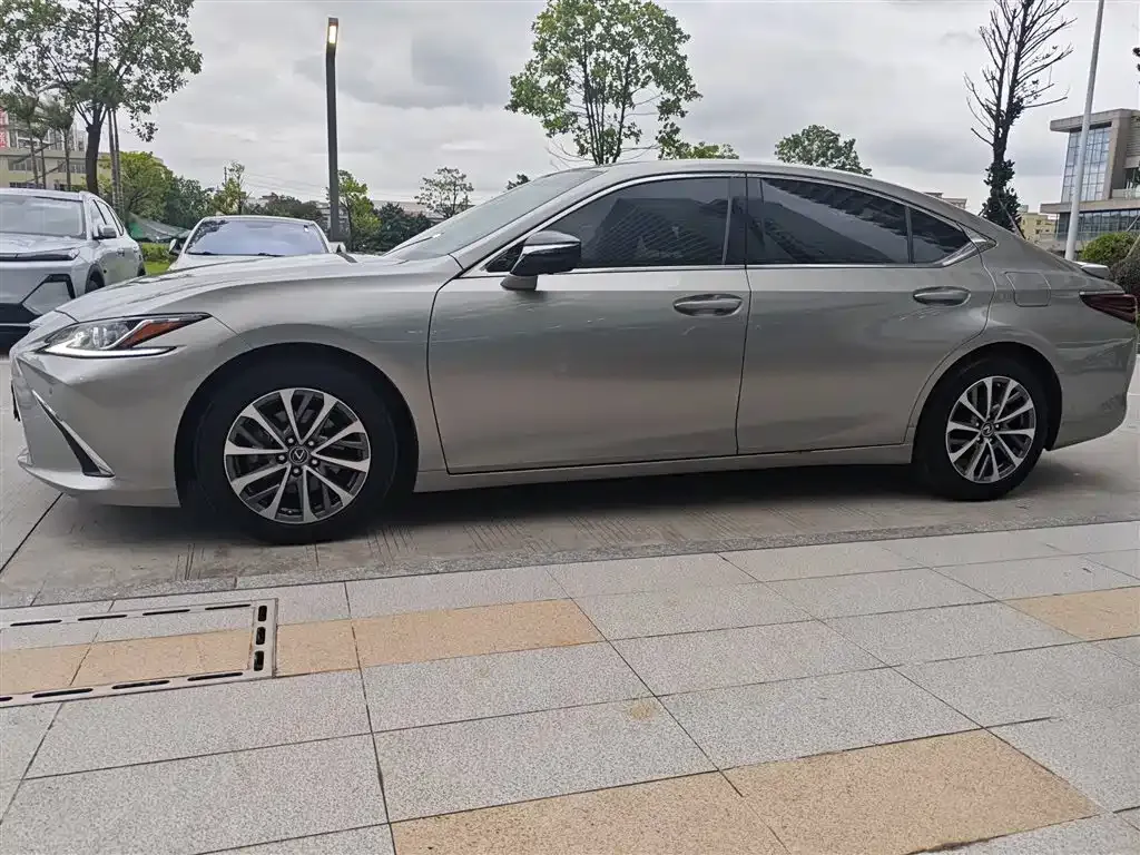 Lexus ES — фото 8