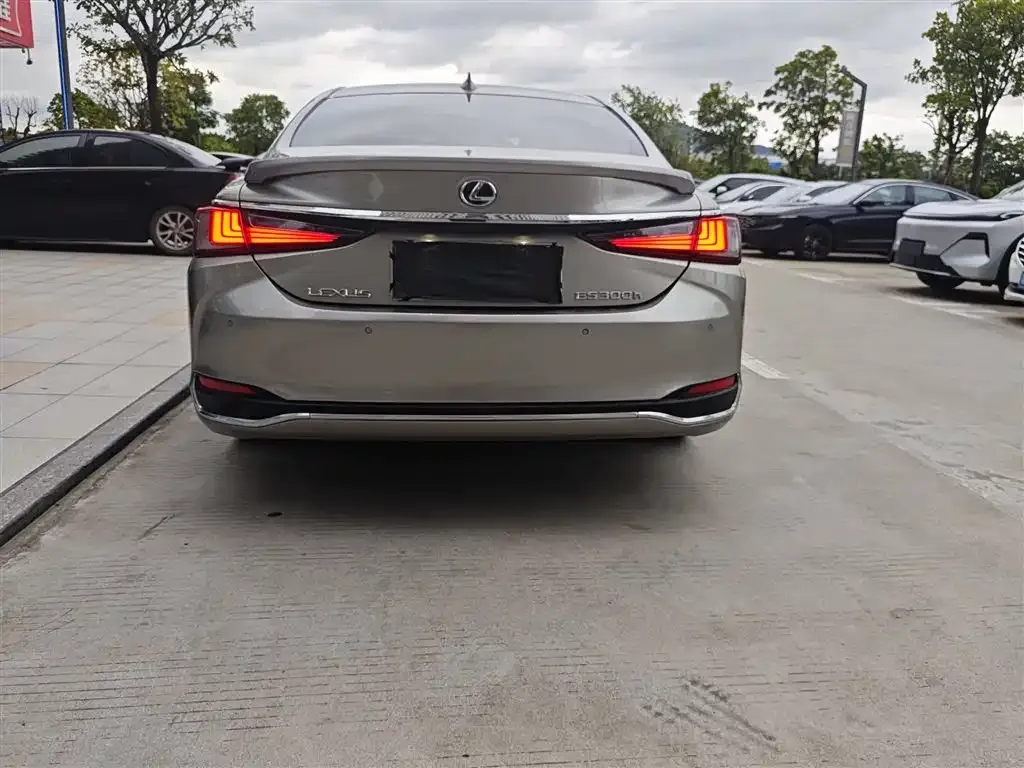 Lexus ES — фото 9