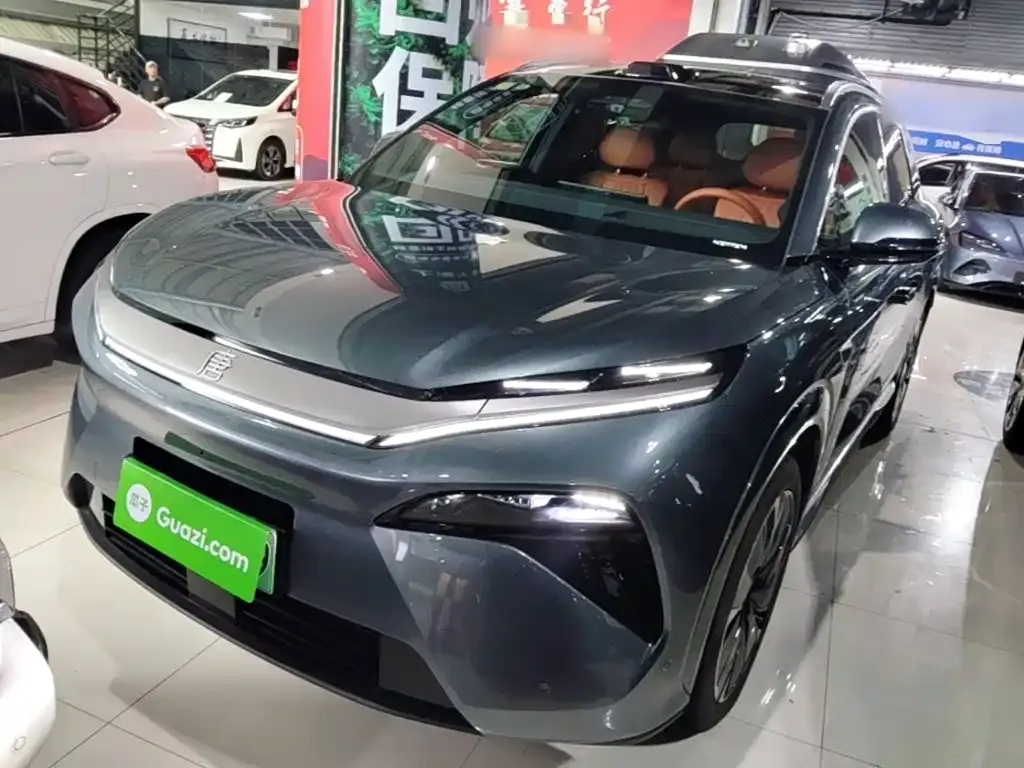 BYD Tang L — фото 1