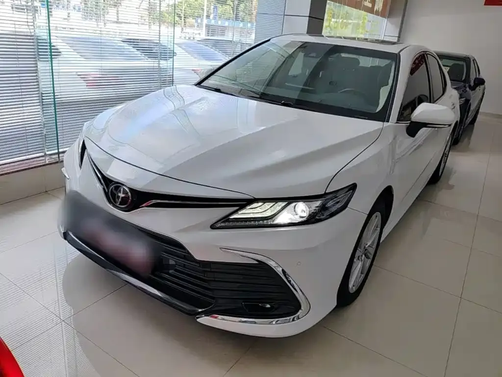 Toyota Camry — фото 10