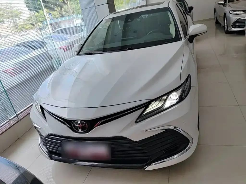 Toyota Camry — фото 3
