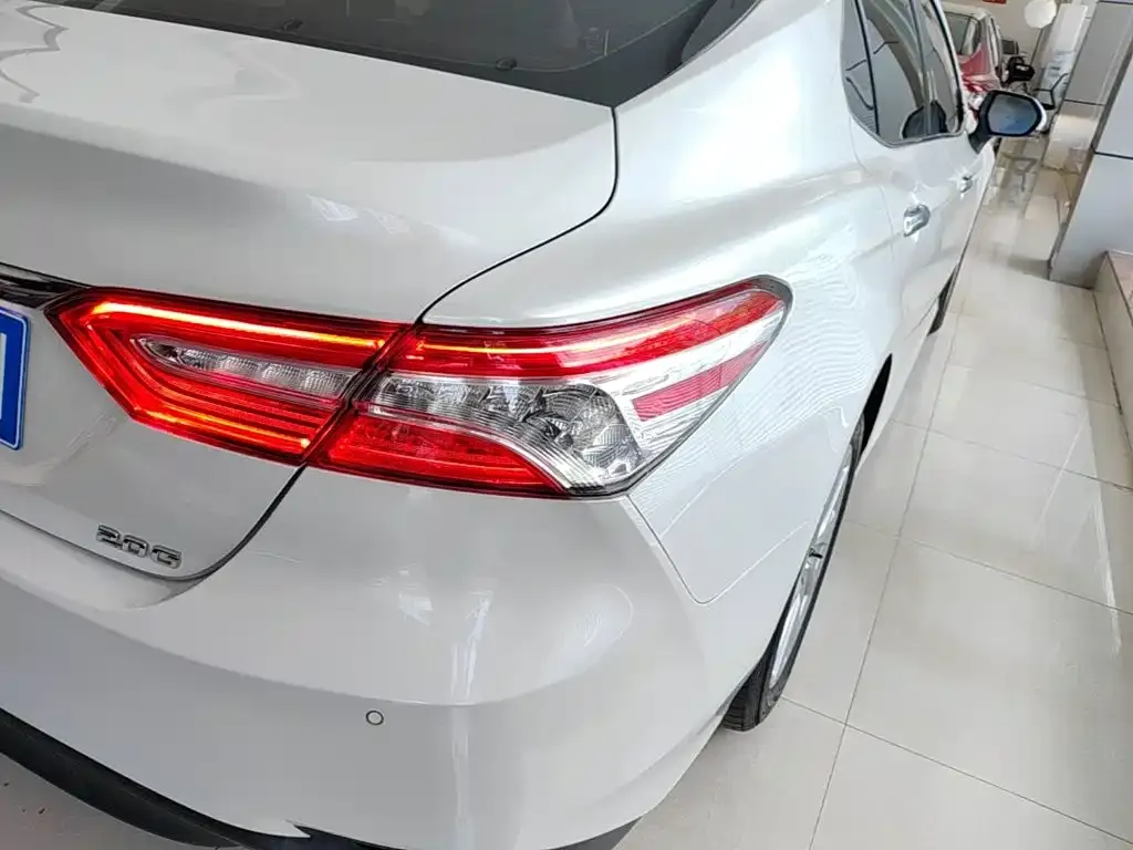 Toyota Camry — фото 4