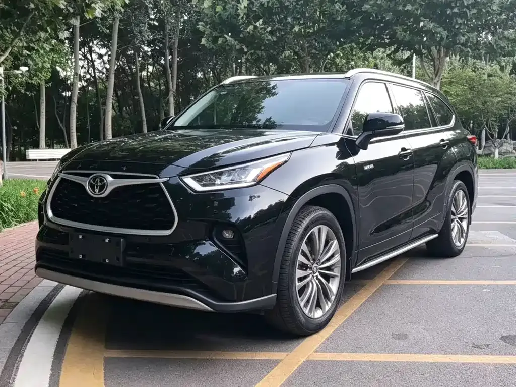 Toyota Highlander — фото 1