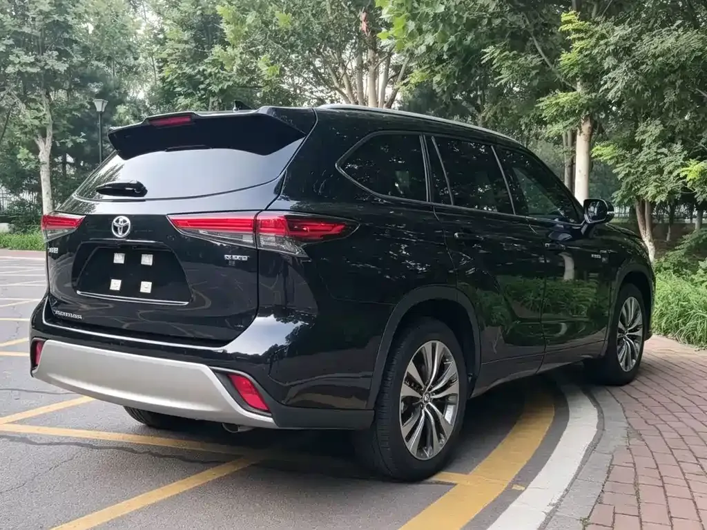 Toyota Highlander — фото 10