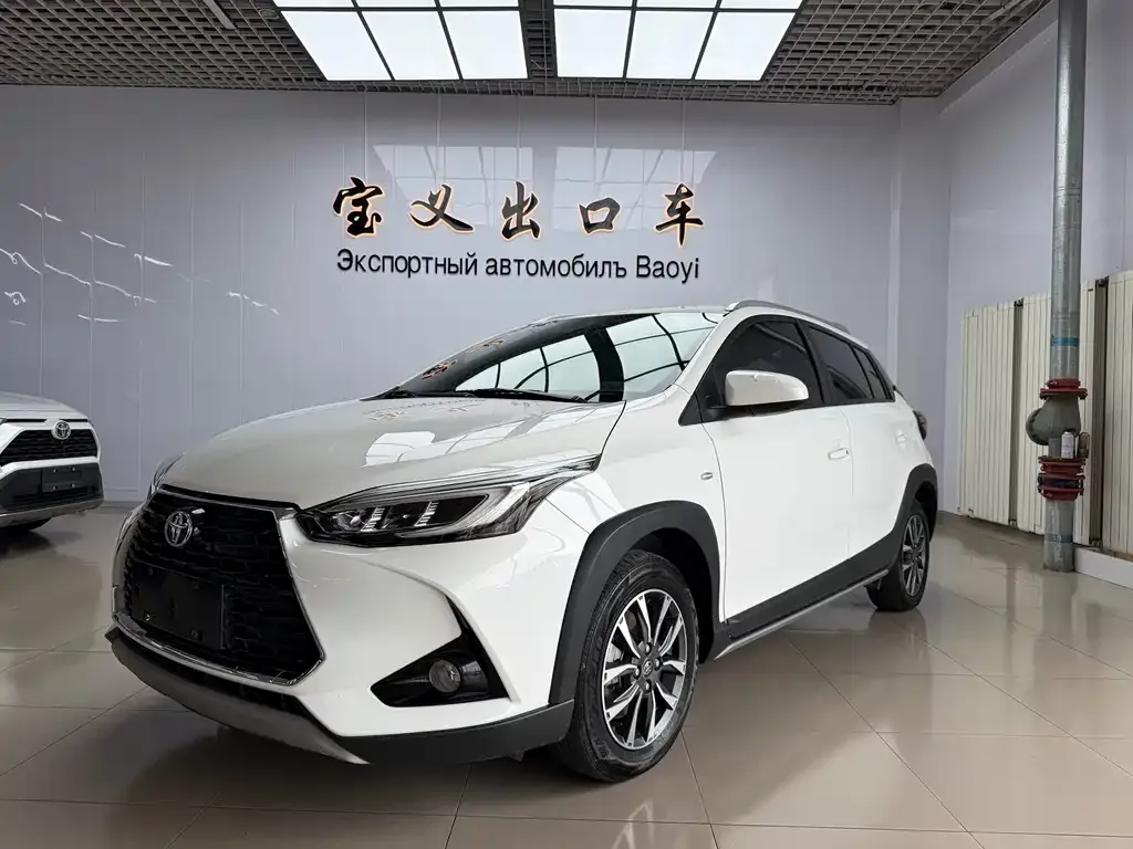 Toyota Yaris L — фото 1