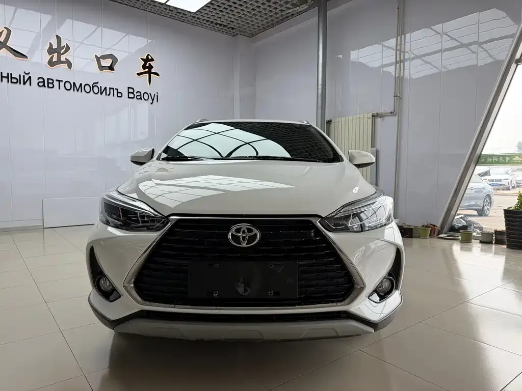 Toyota Yaris L — фото 7