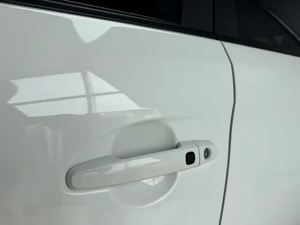 Toyota Yaris L — фото 4