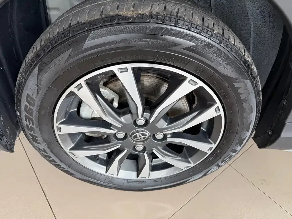Toyota Yaris L — фото 3