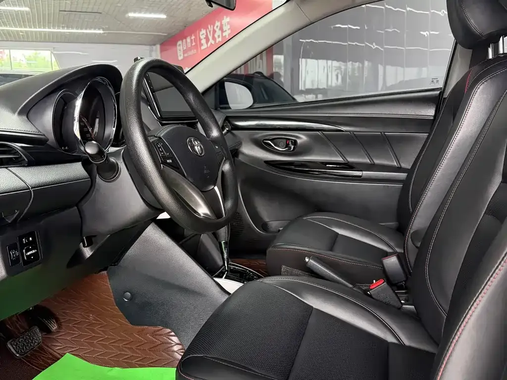 Toyota Yaris L — фото 9