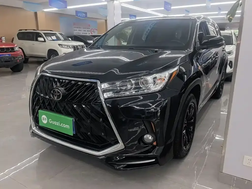 Toyota Highlander — фото 1