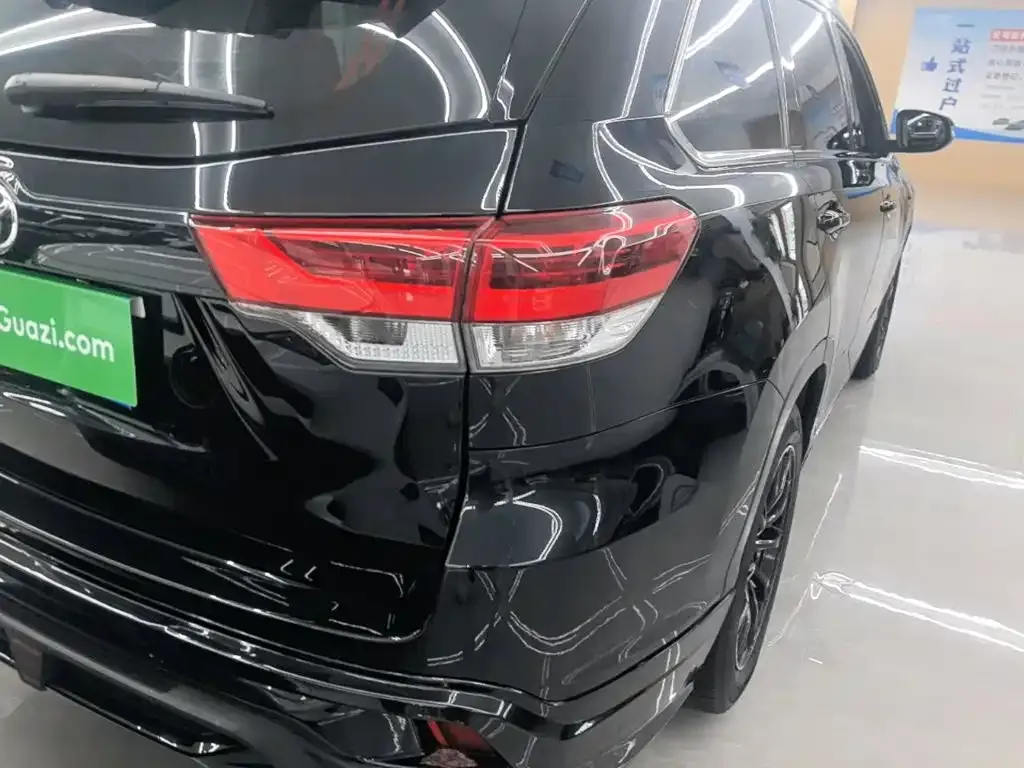 Toyota Highlander — фото 10