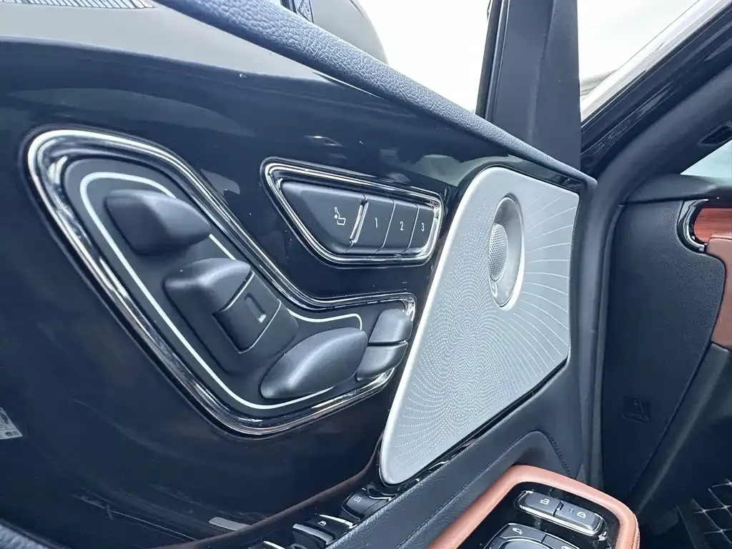 Lincoln Aviator — фото 8