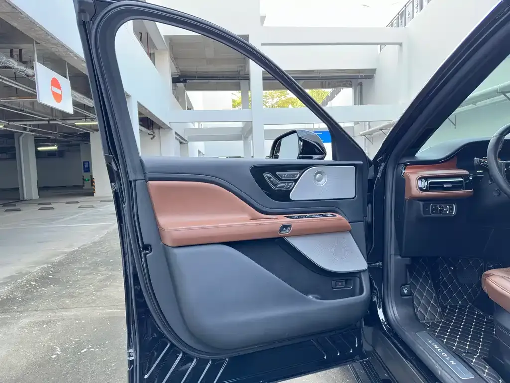 Lincoln Aviator — фото 10