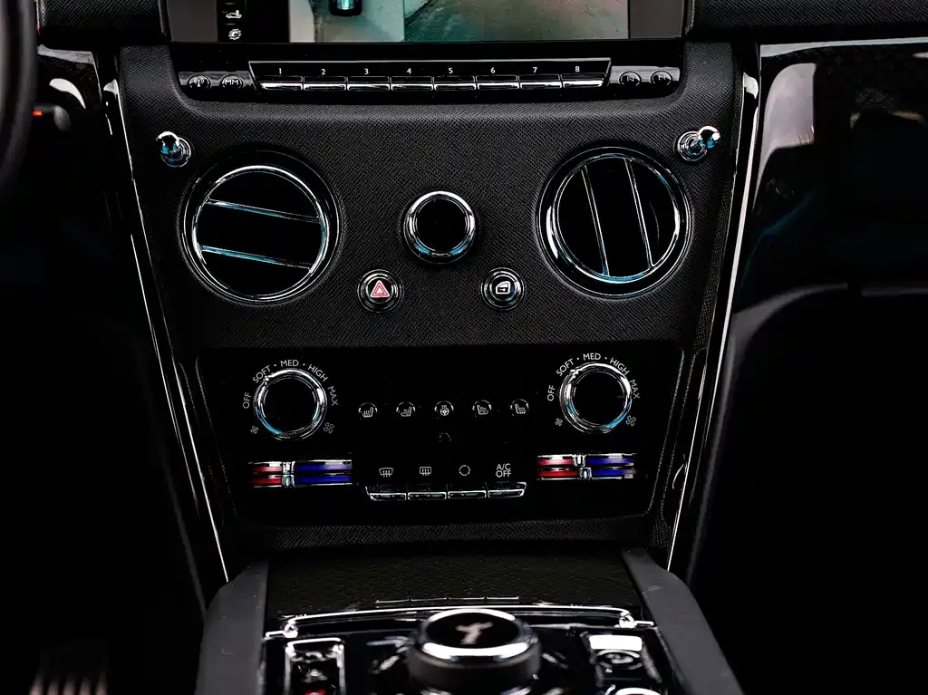 Rolls-Royce Cullinan — фото 10