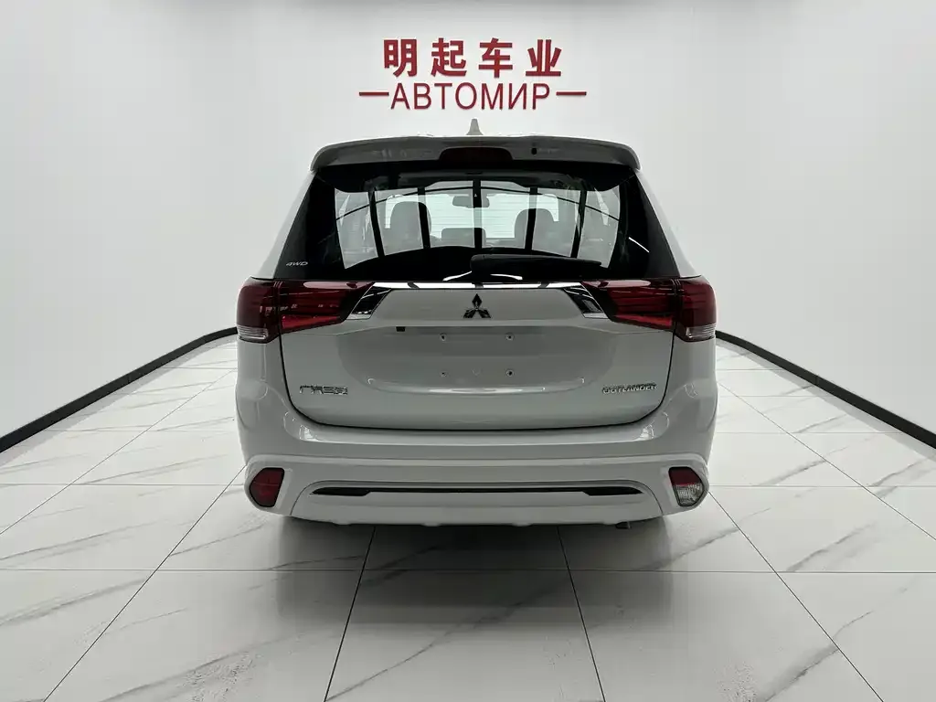 Mitsubishi Outlander — фото 3