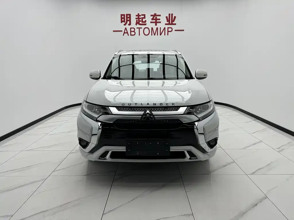 Mitsubishi Outlander — фото 7