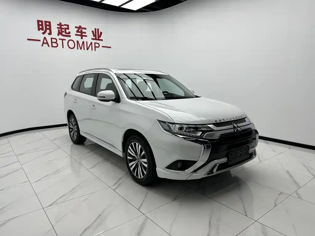 Mitsubishi Outlander — фото 5