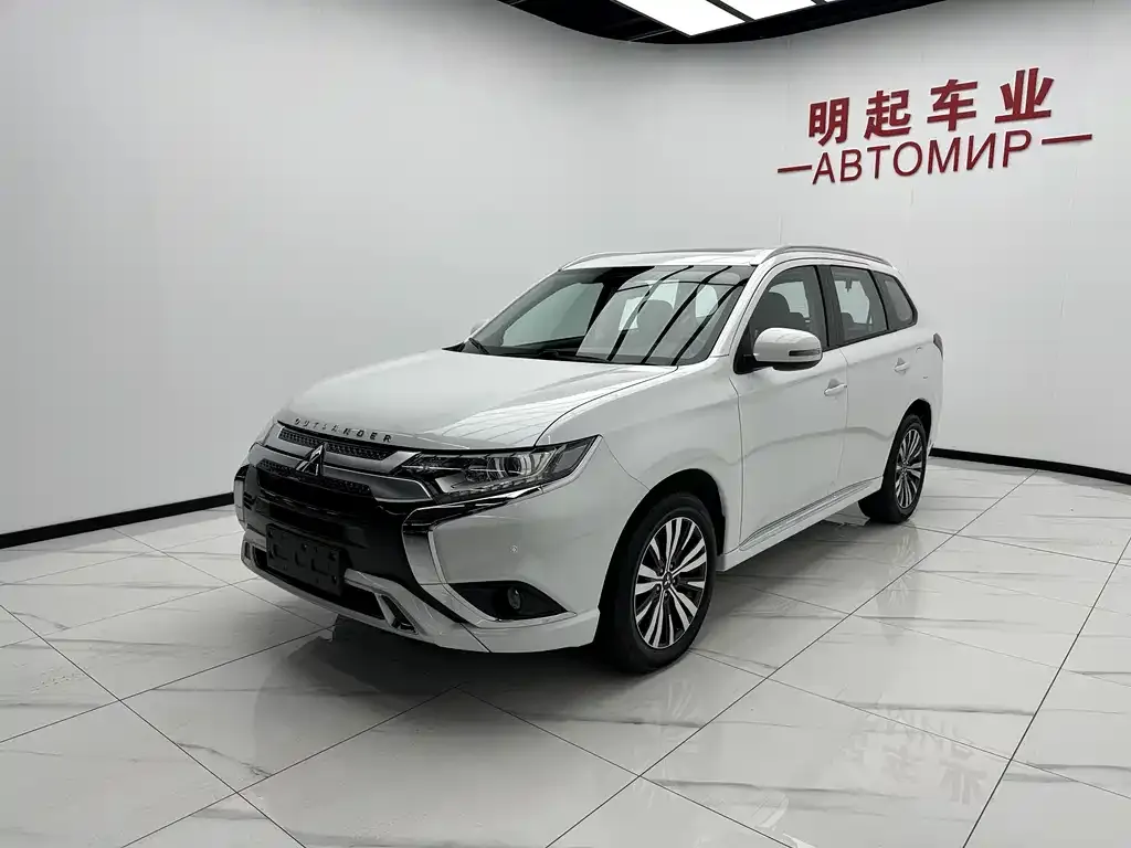 Mitsubishi Outlander — фото 9