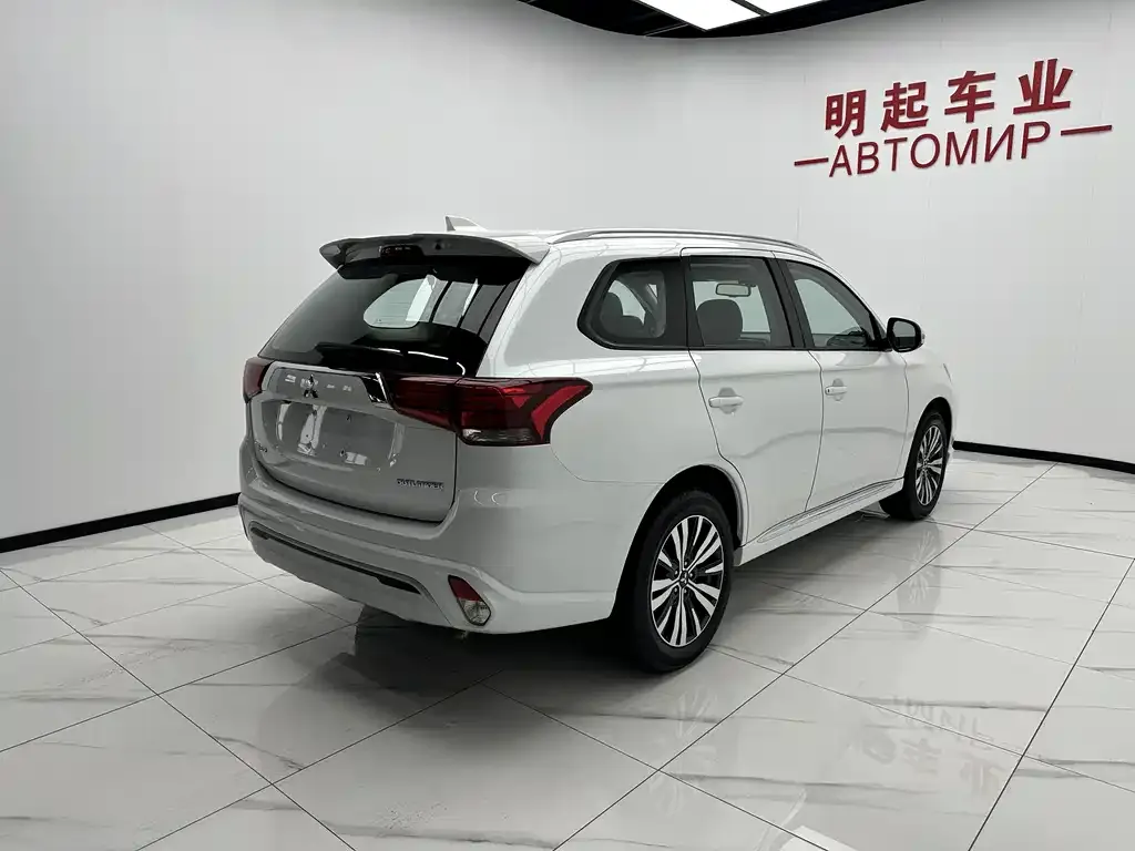 Mitsubishi Outlander — фото 6