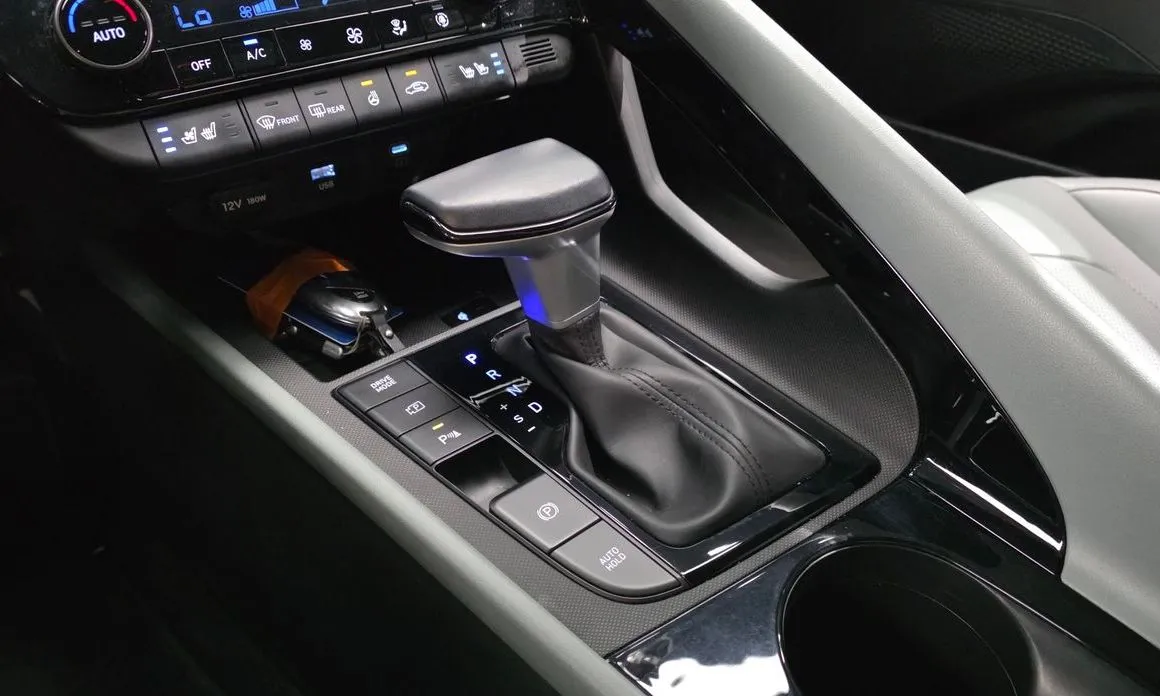 Hyundai AVANTE — фото 3