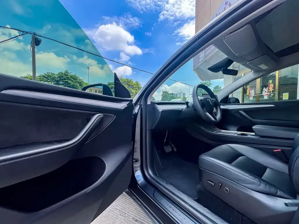 Tesla Model Y — фото 5