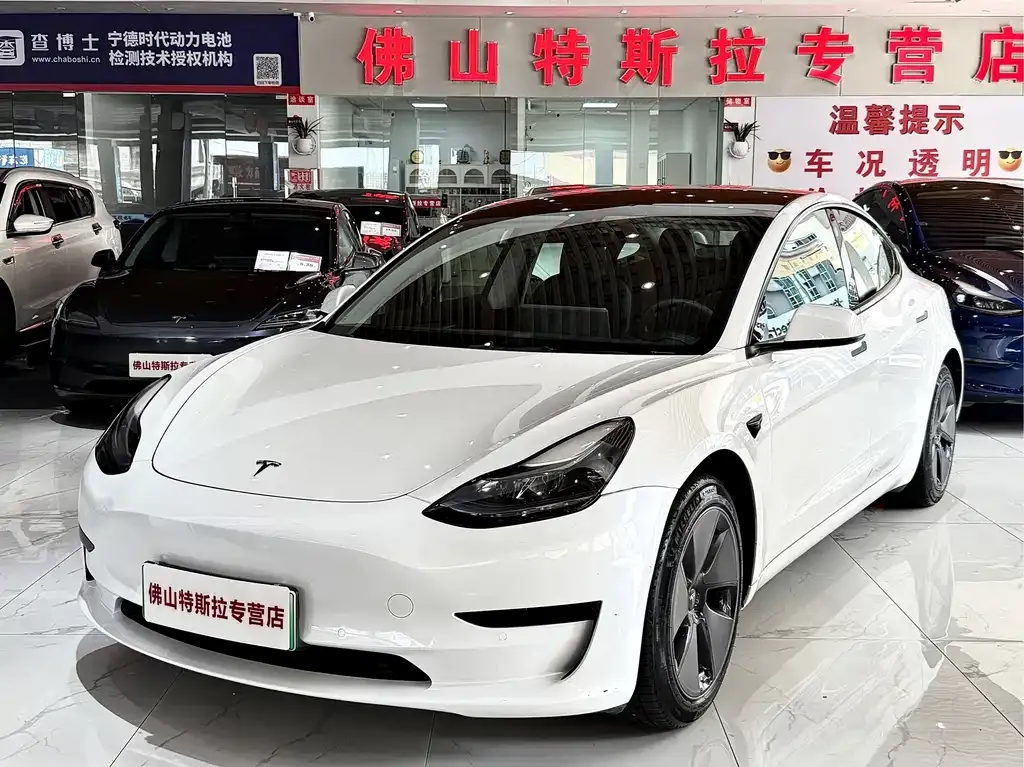 Tesla Model 3 — фото 1