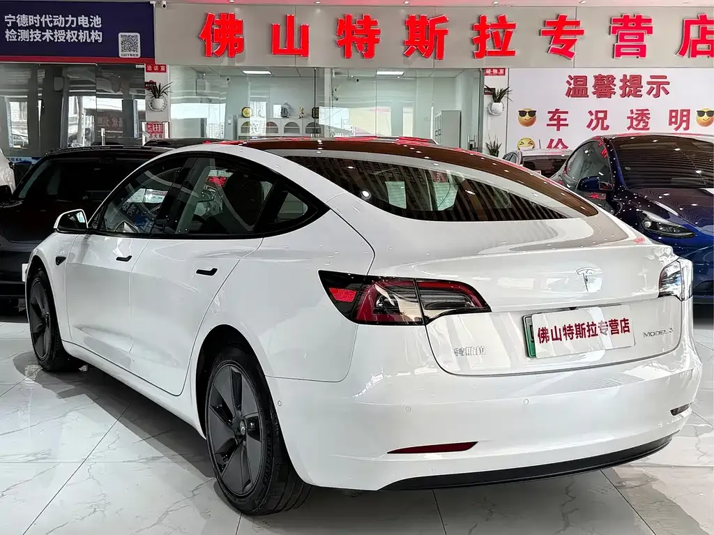 Tesla Model 3 — фото 10