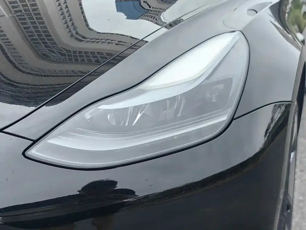 Tesla Model 3 — фото 4