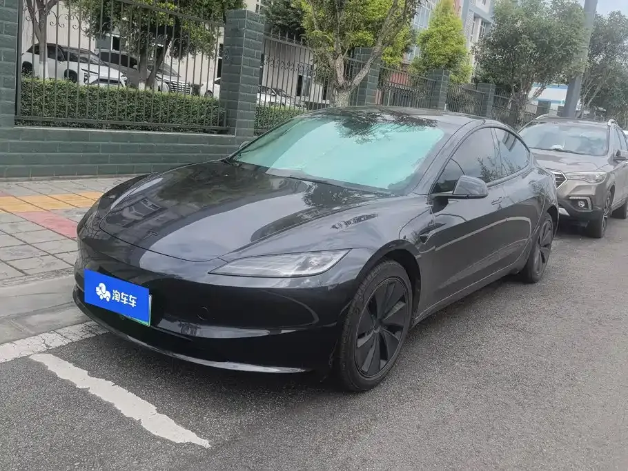 Tesla Model 3 — фото 1