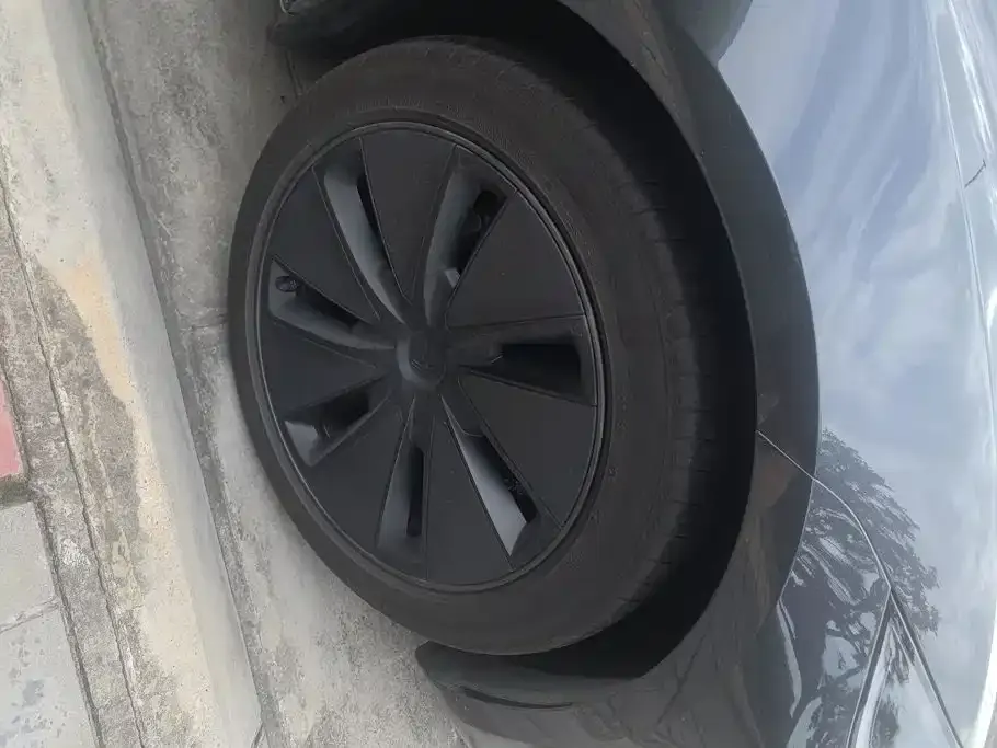 Tesla Model 3 — фото 10