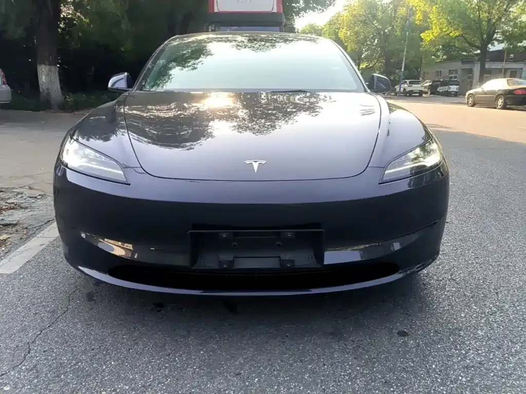 Tesla Model 3 — фото 10