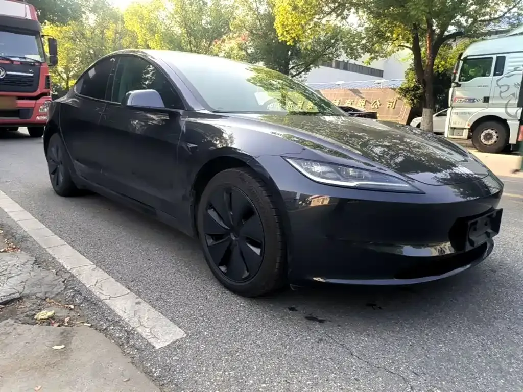 Tesla Model 3 — фото 3