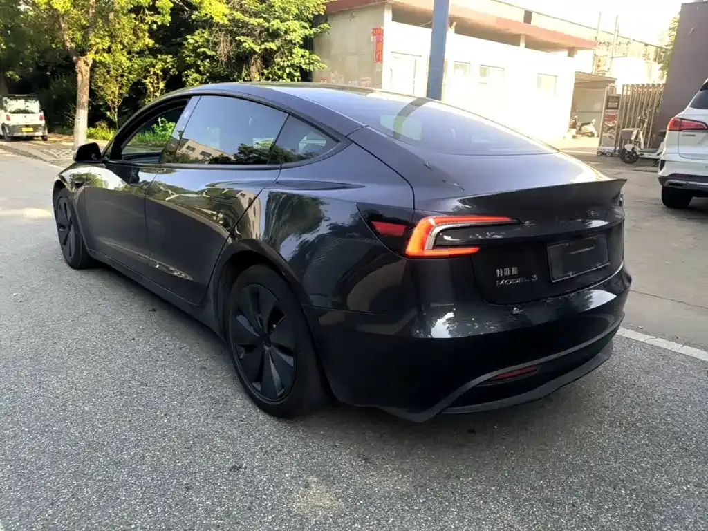 Tesla Model 3 — фото 4