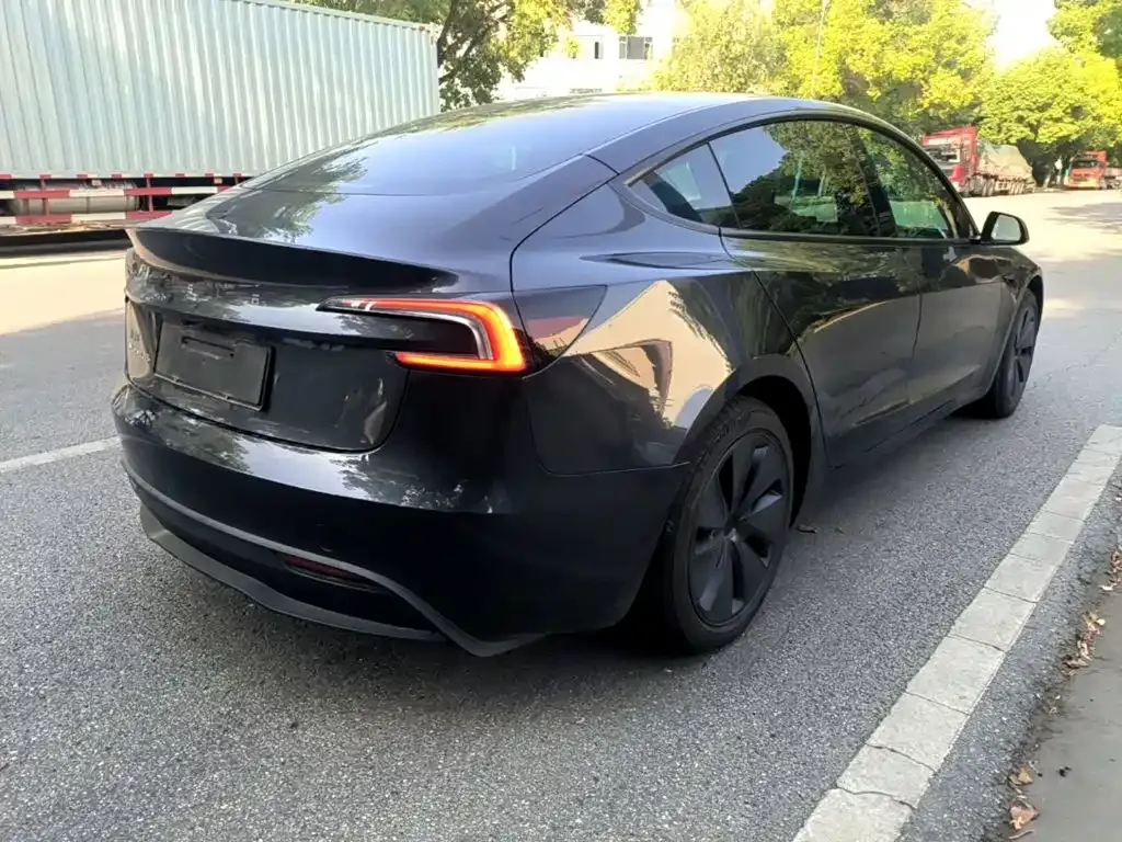 Tesla Model 3 — фото 6