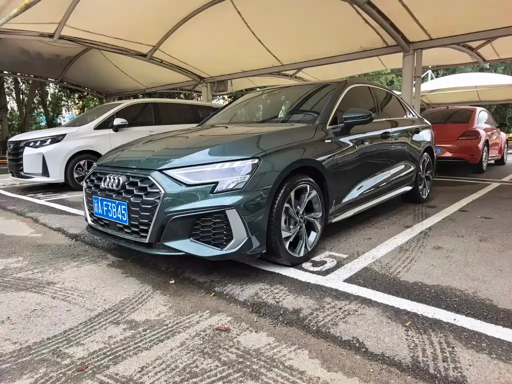 Audi A3 — фото 1
