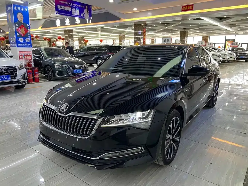 Skoda Superb — фото 1