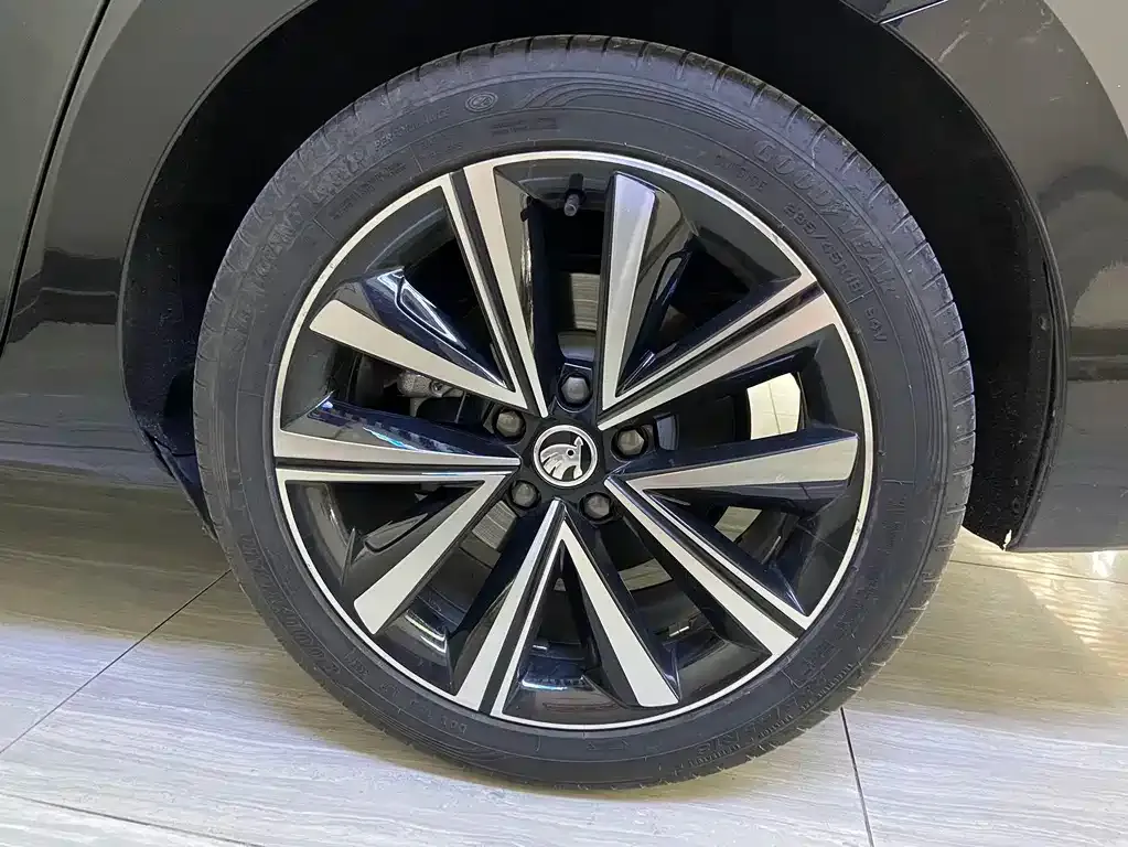 Skoda Superb — фото 7
