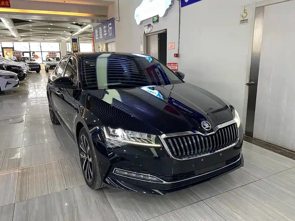 Skoda Superb — фото 10