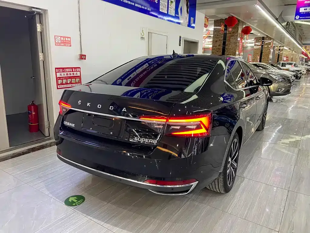 Skoda Superb — фото 8