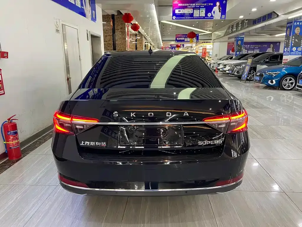 Skoda Superb — фото 5