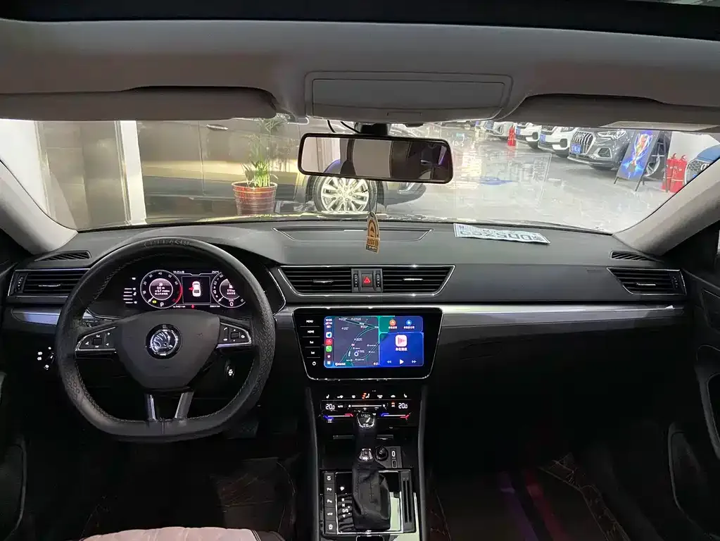 Skoda Superb — фото 9