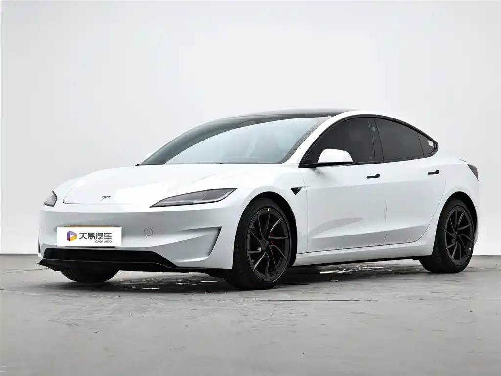 Tesla Model 3 — фото 1