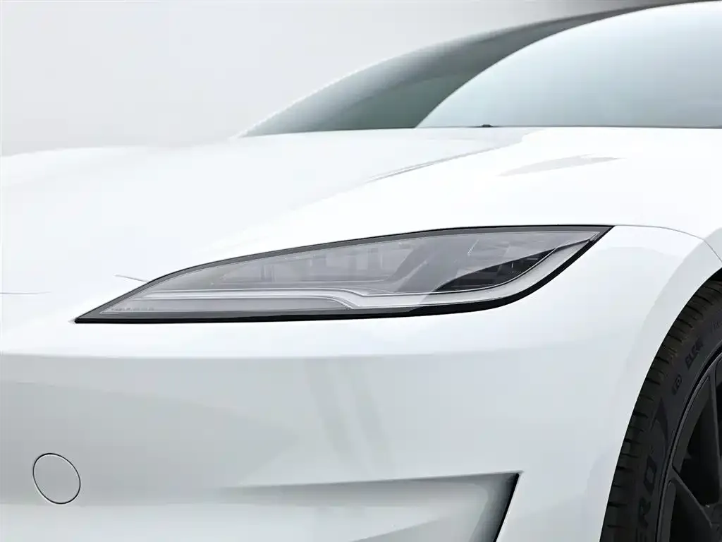 Tesla Model 3 — фото 10