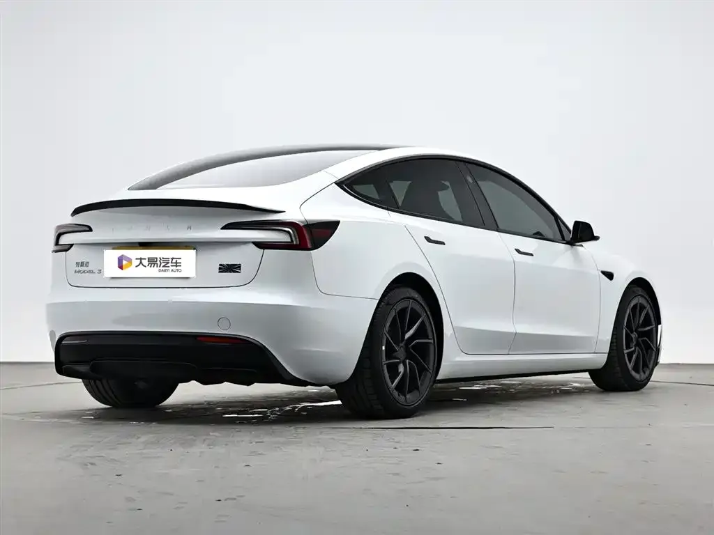 Tesla Model 3 — фото 5
