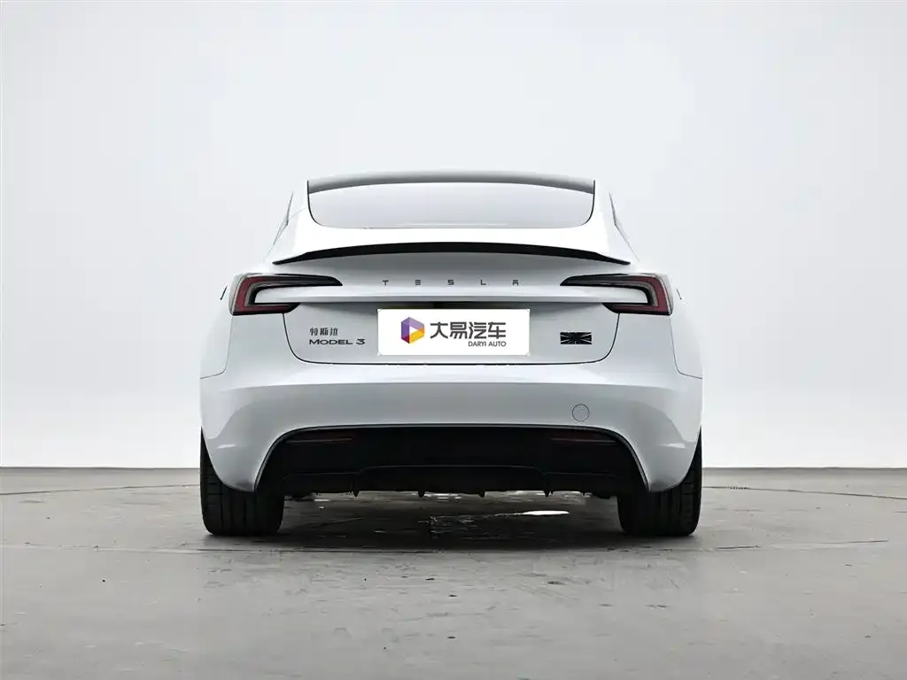 Tesla Model 3 — фото 4