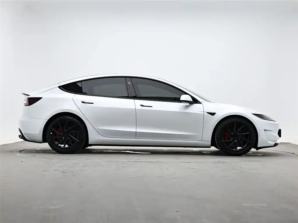 Tesla Model 3 — фото 9